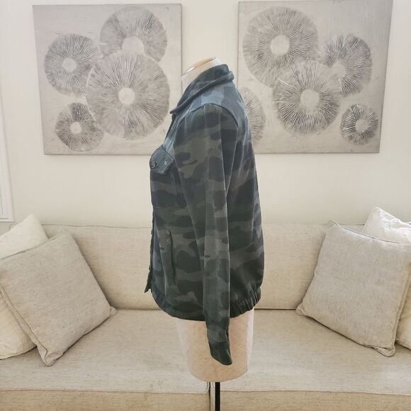 O'NEIL | 'Skylar' Camo Fleece Shirt Jacket - [size XS in Green] - Picture 9 of 14